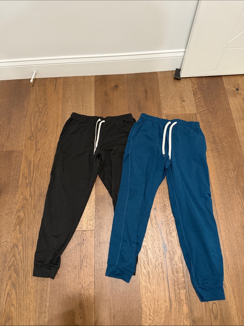 Vuori Drawstring Jogger Pants - Black & Teal Blue